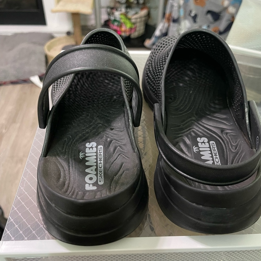 Skechers “foamies” - Picture 3 of 5